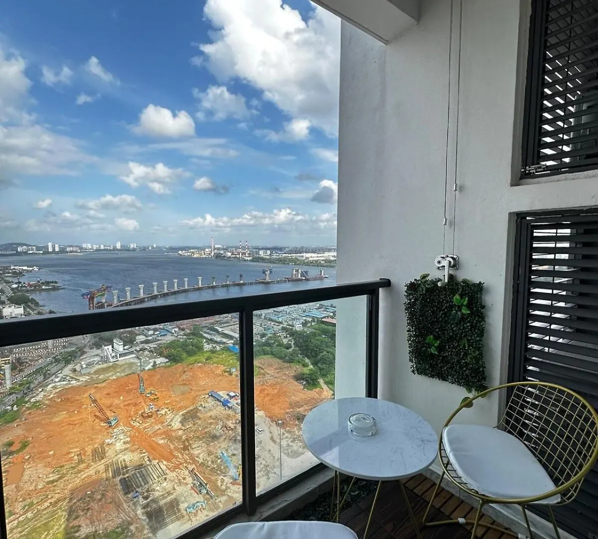 Royale City And Sea View Johor Bahru Apartment